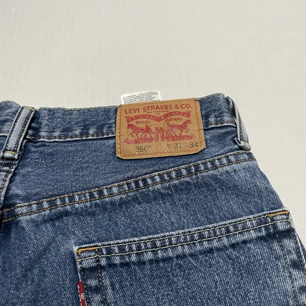 Levi's 550 Relaxed Fit Jeans Men's 31 X 33 Blue Tapered 100% Cotton Medium Wash
